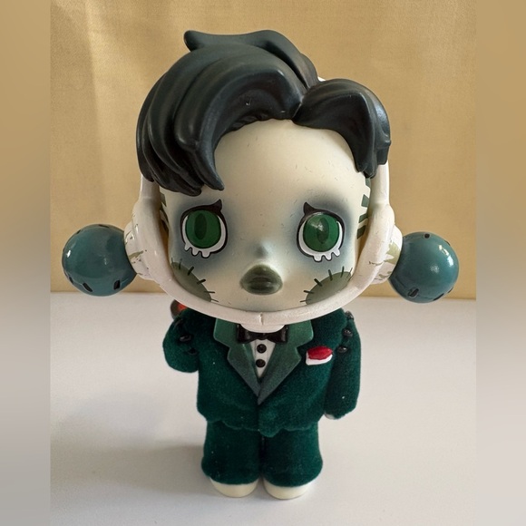 POP MART Other - Discontinued Addams Family collab w/ Skullpanda w/ Lurch!